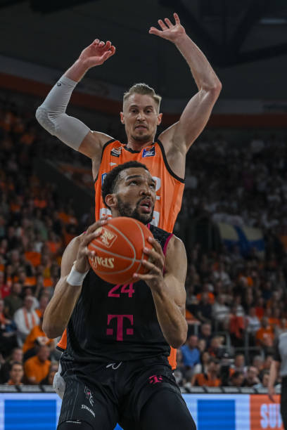 他的首秀不 他的首秀不